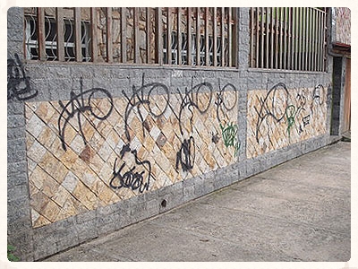 Com pichações